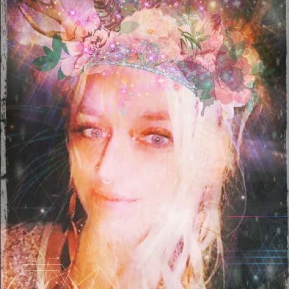 🧜‍♀️✨ hii there! Meet your Posh Ambassador Hiedi! 🙋‍♀️😊 - Picture 1 of 16